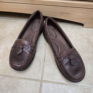 Clarks Womens Ashland Bubble Tassel Loafer Brown